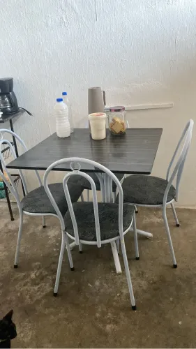 Mesa quatro cadeiras de mármore