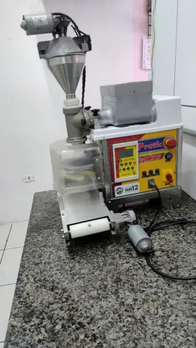 Máquina Modeladora de Salgados e Doces