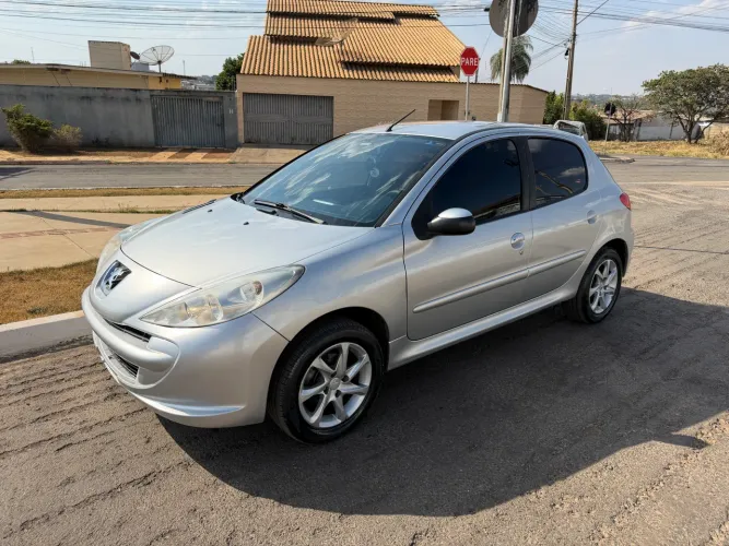Peugeot 207 Active 1.4 Flex 8V 5P 2014