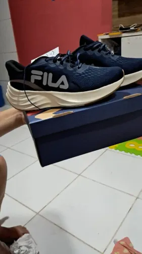 Tênis de corrida marca  Fila