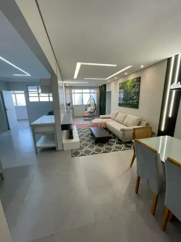 Exclusividade na Pompéia: Apartamento de 3 Quartos (1 Suíte) com Acesso Direto à Praia!