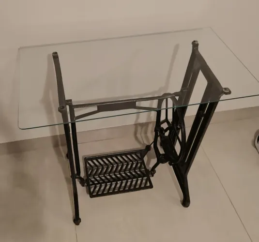 Mesa retrô pé de máquina