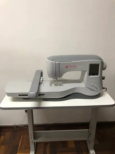 Singer Superb Em2000 - Bordadeira 1 Cabeça