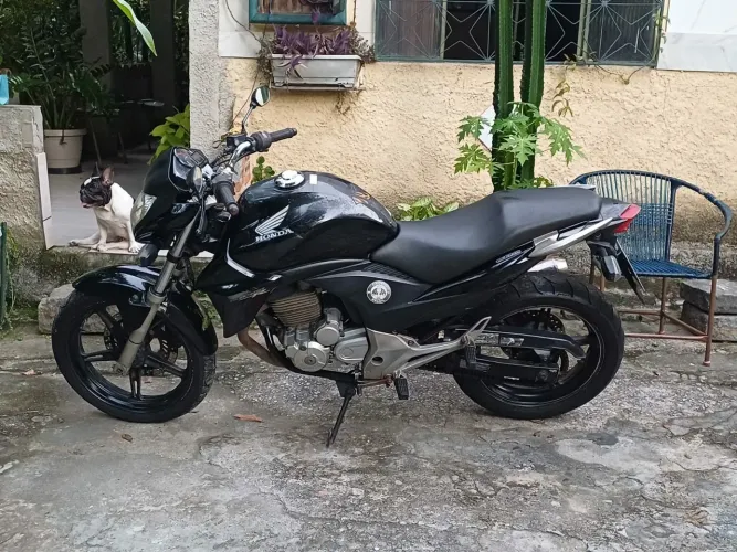 Cb 300 único dono.