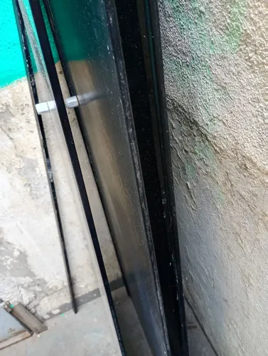 Vidro fumê box banheiro R$ 150( OS 4 VIDROS)