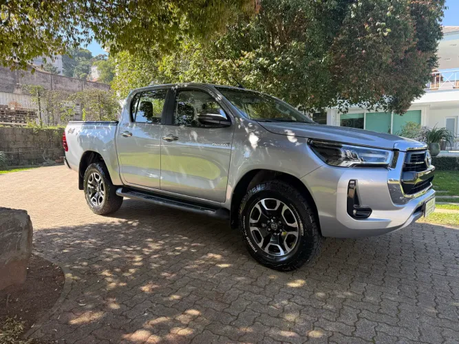 Toyota Hilux CD SRV 4X4 2.8 TDI Diesel Aut. 2025