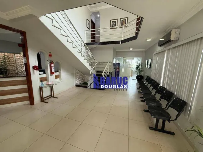 Aluga-se linda casa comercial (odontologia) localizada no Bairro Jardim Cuiabá, casa comer