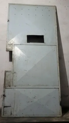Portão de ferro maciço com chapa grossa e antiga largura 80cm 