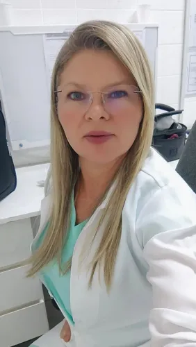 Acompanhante de idosos, e crianças.