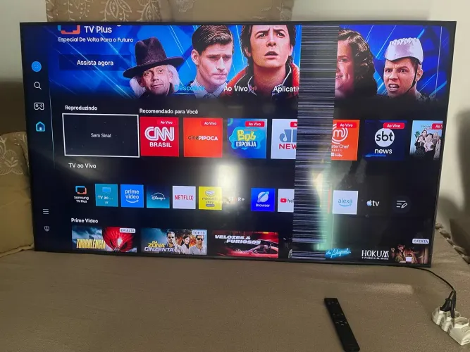 Smart TV 55 QLED 4K com linha na tela