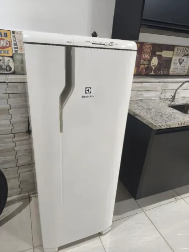 Geladeira 240L 1 Porta Classe A 110 Volts, Branco, Electrolux