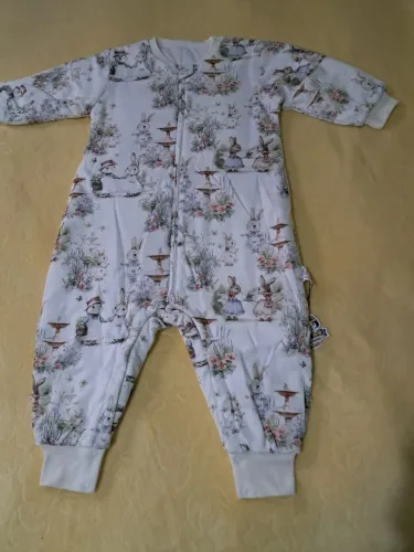 Macacão de Dormir de Luxo para Bebê - TAMANHO M- 100% Algodão Respirável - Coelhos Fofos