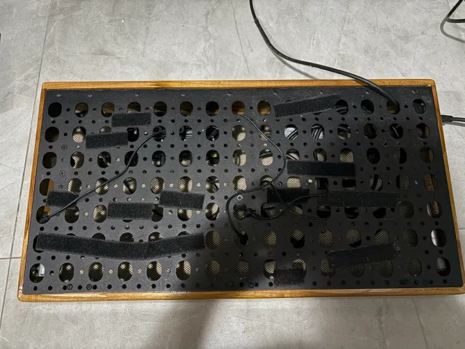 Pedalboard Hands 60x30