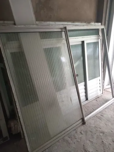 Janela de alumínio e vidro 80 reais