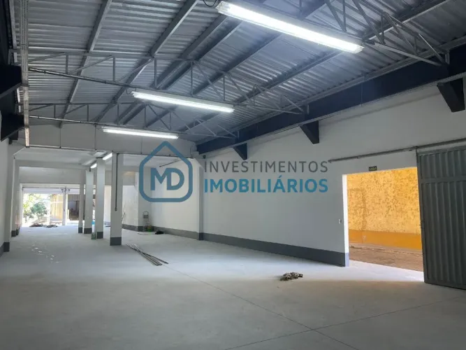 Galpão para locação com 364m² de armazenamento e 92m² de administrativo.