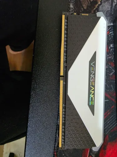 Memoria corsair vengeance 16 gb branca 3600 OC