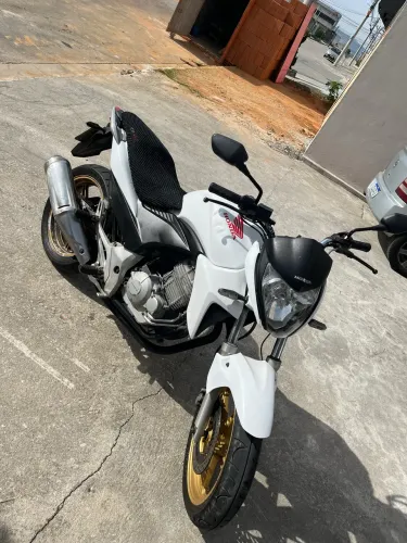 CB 300 abaixo filé
