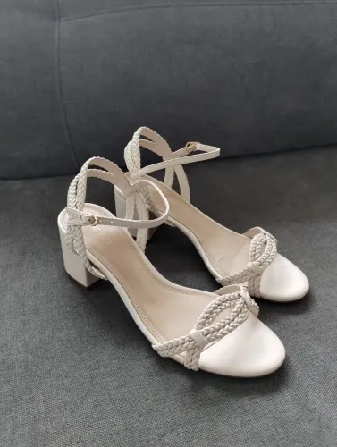 Sandália Arezzo 38 off white 