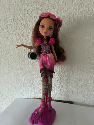 Boneca Ever After High Briar Beauty Básica