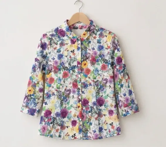 camisa florida de cetim 