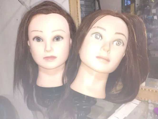 2 cabeças de bonecas para salão 