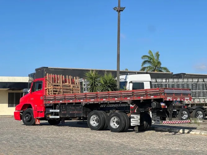 Mercedes benz Atron 2324