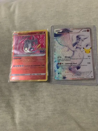Carta Pokémon-Charizard radiante e Reshiram full art