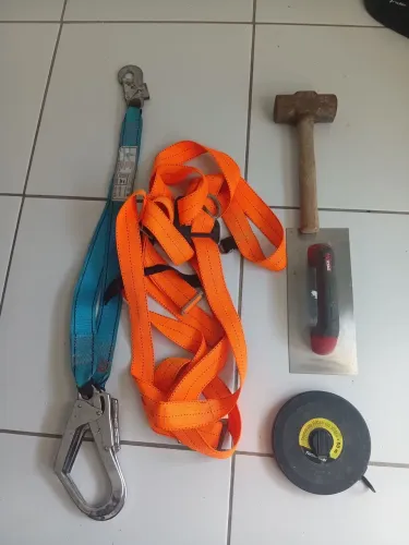 Tenho esses objetos pra vende ai vendo o moi todo por 150 cuida *07 chama no PV