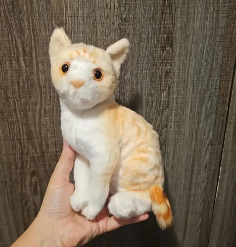 Pelucia de gatinho realista