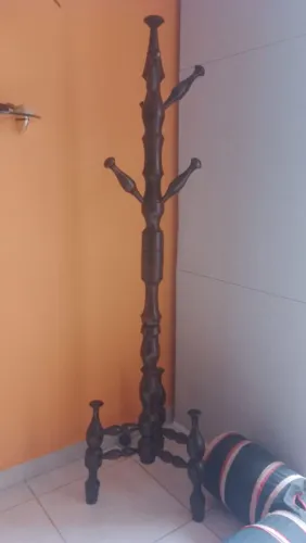 Suporte colonial em madeira