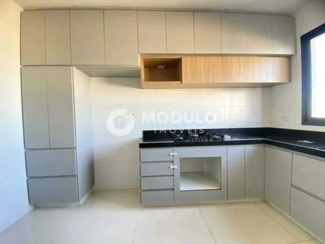 APARTAMENTO à venda, 3 quartos, 1 suíte, 2 vagas, Santa Mônica - Uberlândia/MG