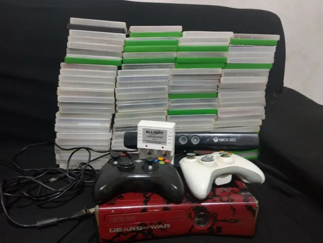 Xbox 360 Slim RGH Gears of War + 750GB + Kinect + 2 Controles<br>