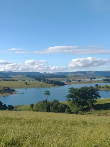 Vende-se 20.000m2 a Beira da Represa PR