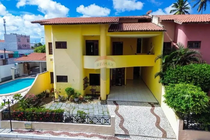 Casa Duplex no Condomínio Novo Milênio I - Bairro Cid. Dos Funcionários
