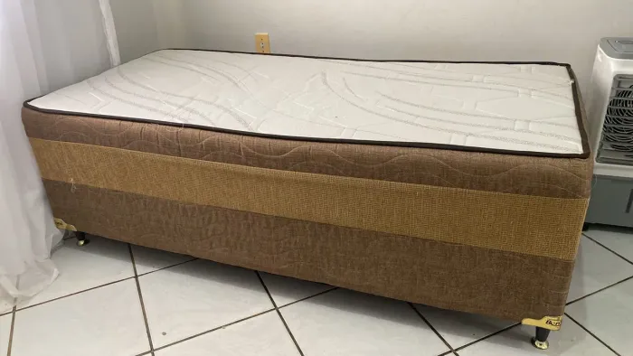 Cama Box Solteiro de Espuma - Tamanho Padrão - Ótimo Estado