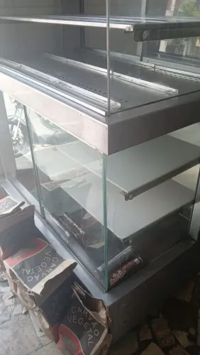 BALCÃO PARA PÃES E SALGADOS..