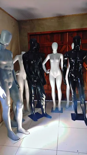 Lote de manequins a venda