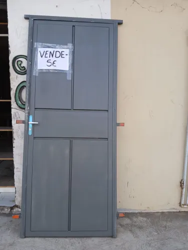 Vendo porta nova galvanizada 2,10x80