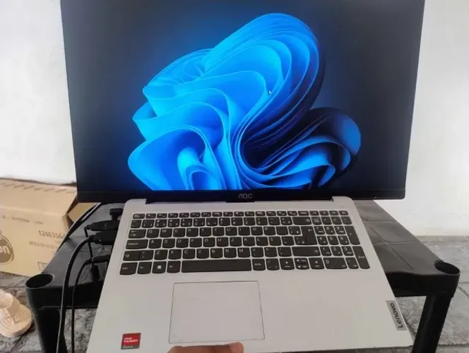 Notebook Lenovo Ideapad 1 Ryzen 5 7520u + monitor AOC 24" 75hz leia