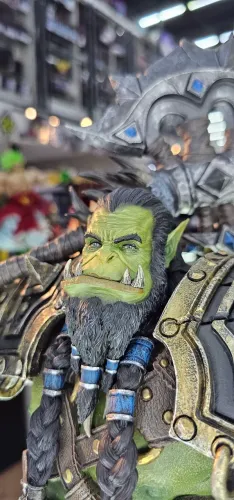 World of Warcraft Thrall Statue Blizzard 