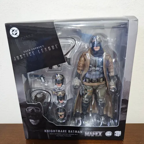 Mafex Batman Knightmare - Justice League Zack Snyder