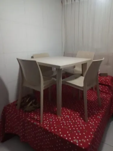 Vendo um conjunto de mesa plástica Tramontina