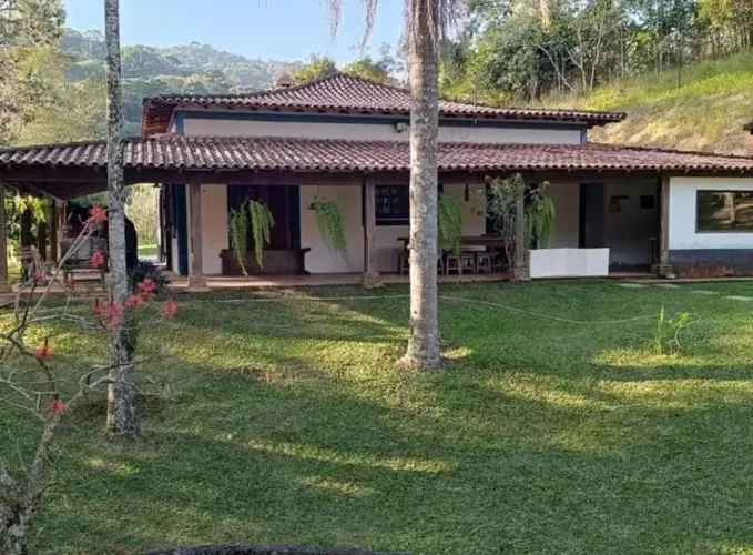 Chácara pronta, área 23,500 m2 casa matriz e caseiro piscina baias lago 45 min. Capital, N
