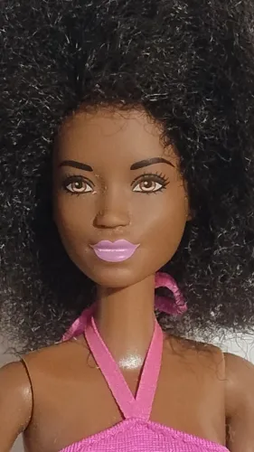 Barbie negra básica