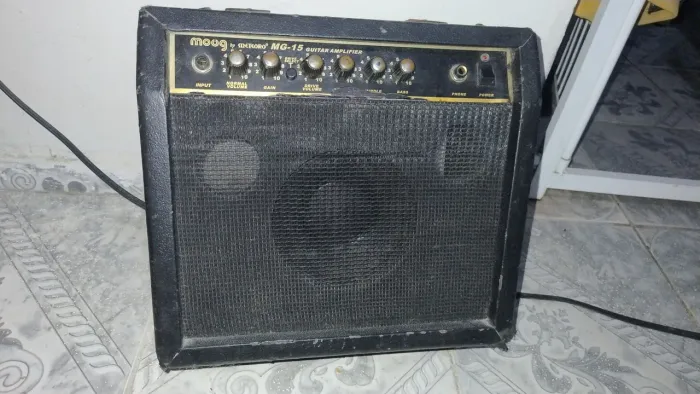 Amplificador Moog Meteoro 30W com Distorção
