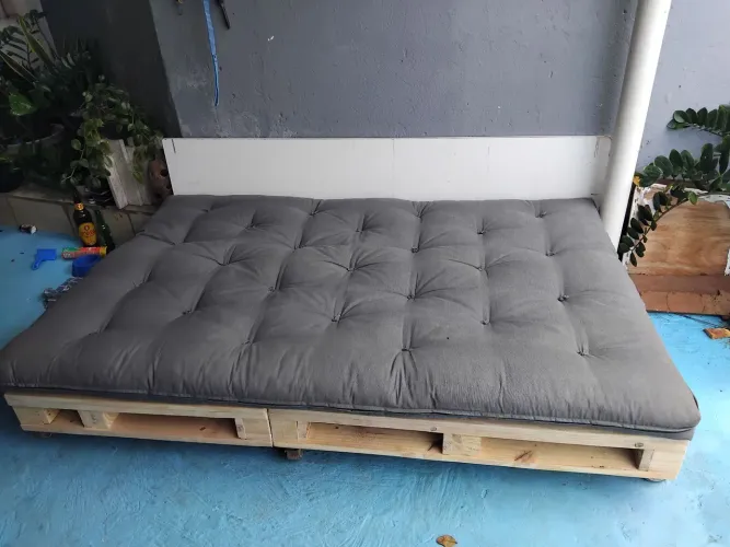 Sofa de pallets e futon