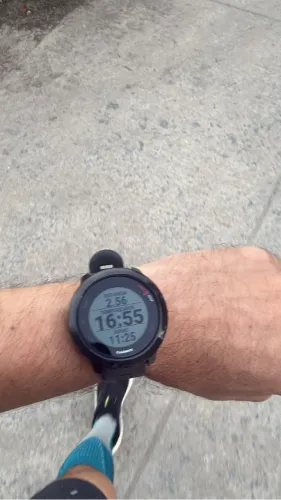 Relógio Garmin 55 pra corredores.