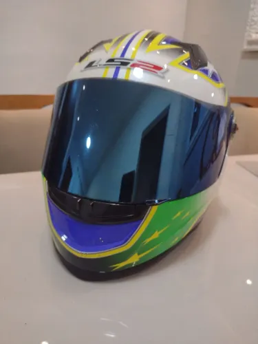 Vendo capacete LS2 R$450,00