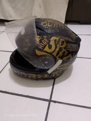 Vendo um capacete Robocop em perfeito estado 