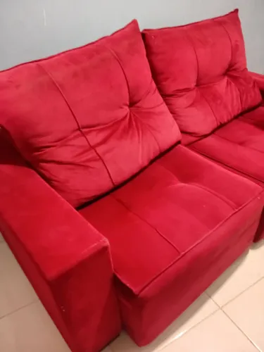 Vendo sofá retrátil nada rasgado, com marca de uso